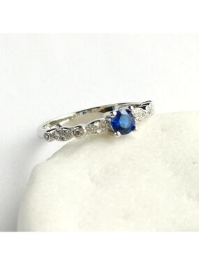 Sapphire solitaire ring in Sterling Silver and White Sapphire size 7 🆕